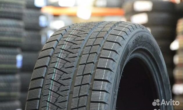 Triangle PL02 245/40 R19 98V