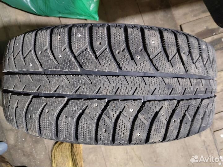 Bridgestone Ice Cruiser 7000 235/55 R18 104T