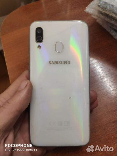 Samsung Galaxy A40, 4/64 ГБ