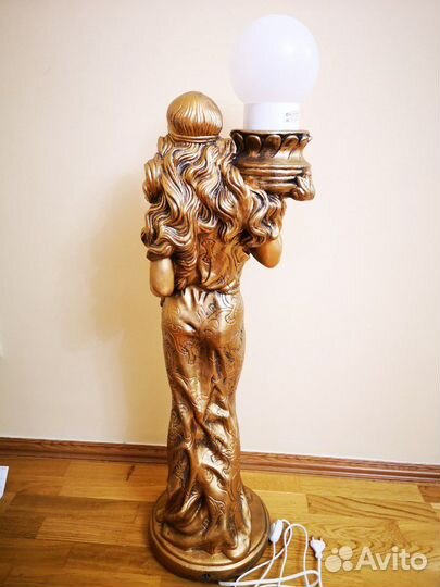 Интерьерный напольный светильник