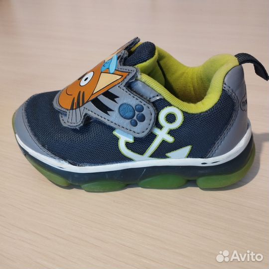 Кроссовки детские 23 размер
