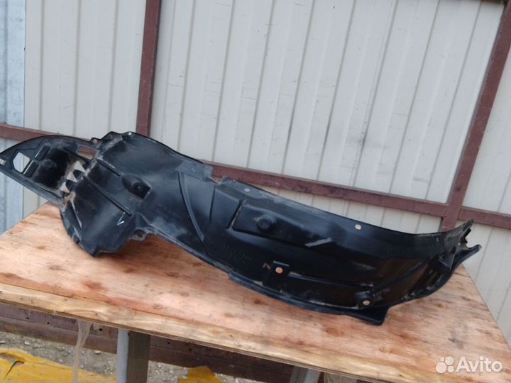 Подкрылок передний правый Honda Civic 7 sedan