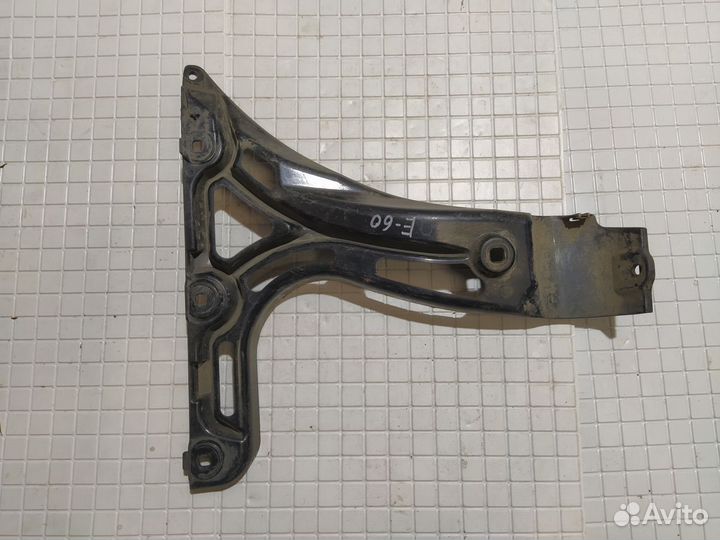 Кронштейн заднего бампера левый BMW 5 E60