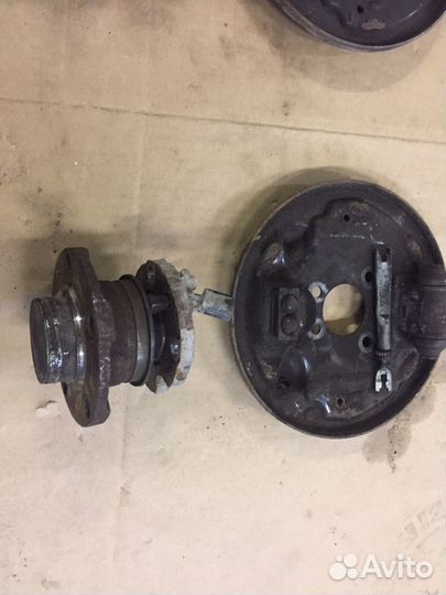 Задние ступицы Шкода фабия 2012 год