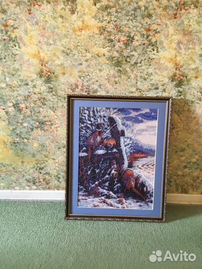 Картина выложена стразами