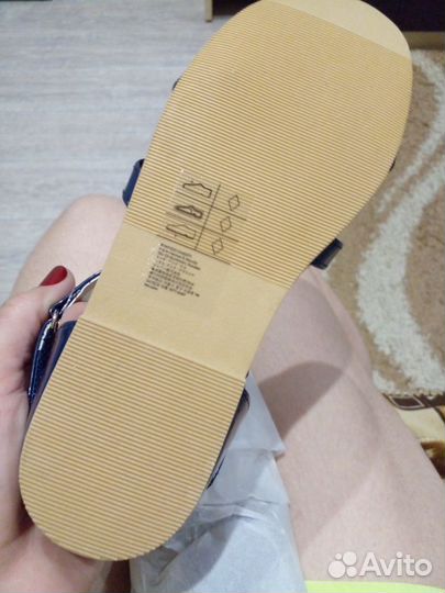 Продам босоножки для девочки