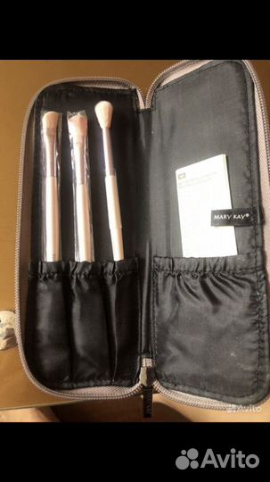 Кисти натуральные для теней и румян «Мери Кей»