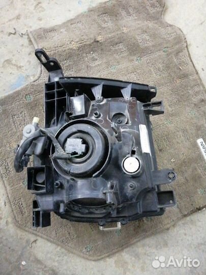 Фара передняя левая Nissan Cube Z11