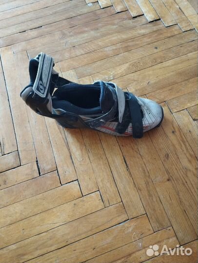 Лыжные ботинки