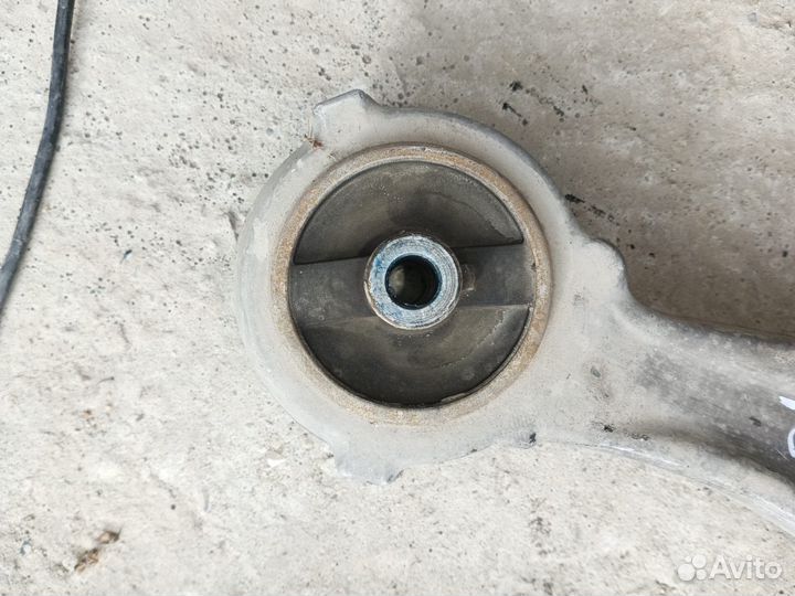 Рычаг передний правый нижний Nissan Teana J32