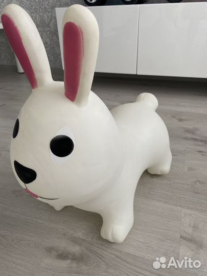 Игрушка попрыгун заяц