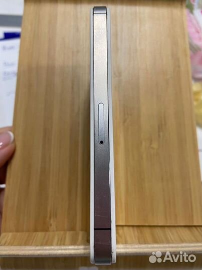 Телефон iPhone 4s 8gb