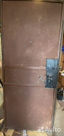 Металлическая дверь бу