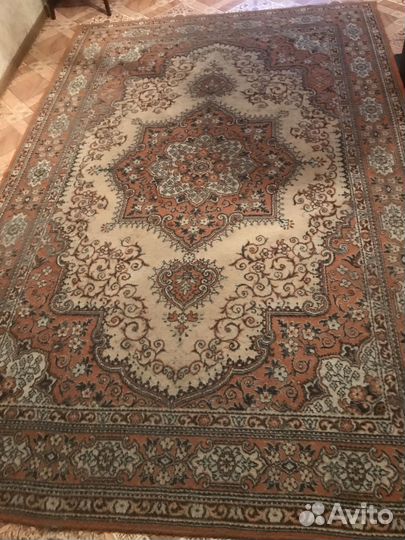 Отдам бесплатно ковёр