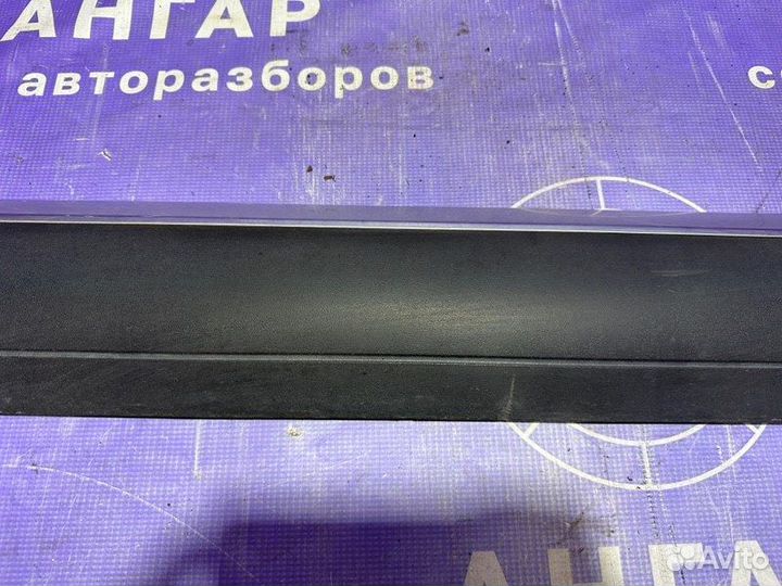 Накладка двери задняя левая Volkswagen Touareg 7L