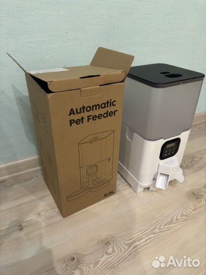 Автоматическая кормушка для кошек и собак