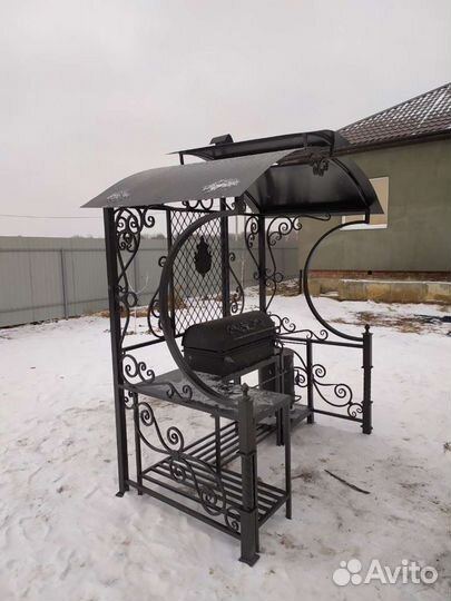 Мангал с крышей