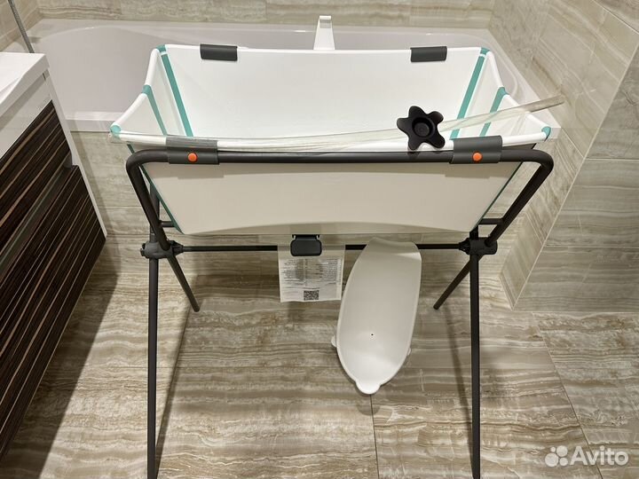 Детская ванночка stokke с подставкой и горкой