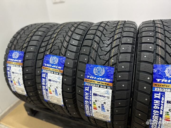 Tri Ace Snow White II Stud 235/35 R19 90U