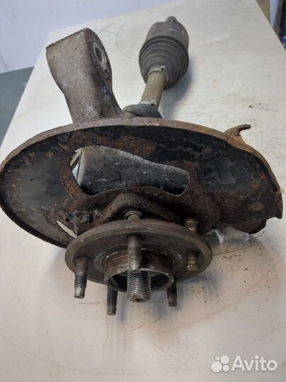 Ступица (кулак, цапфа) левая передняя Opel Antara
