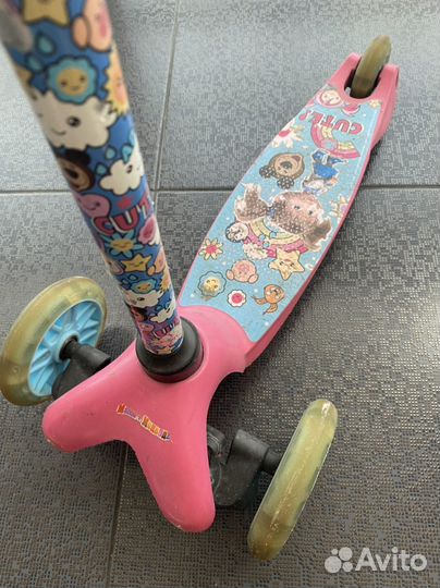 Самокат со светящимися колесами детский