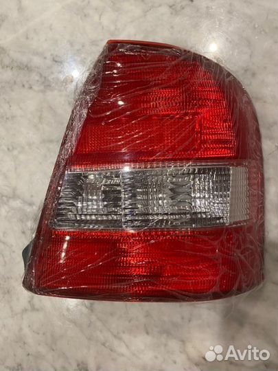 Стоп-сигнал задний правый Mazda Familia BJ