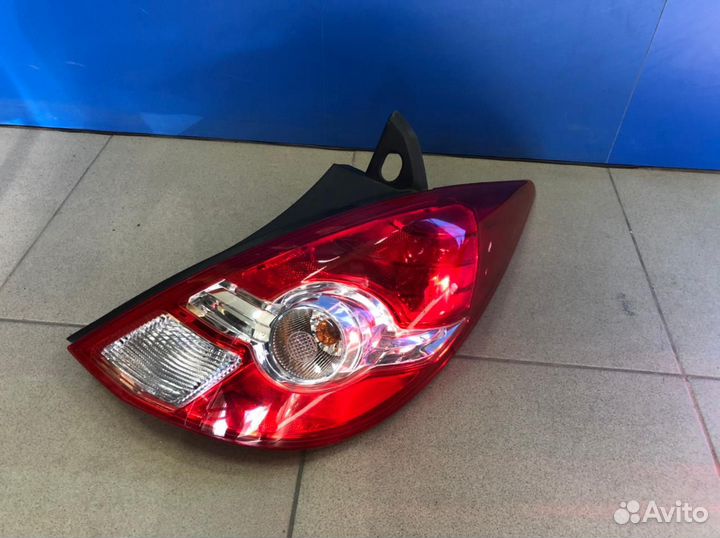 Ниссан тиида латио фонарь задний правый хечбек