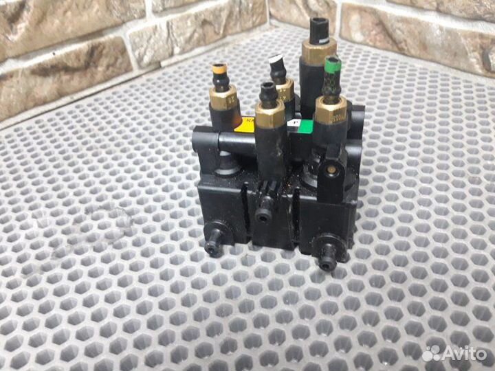 Блок клапанов пневмоподвески Land Rover Range