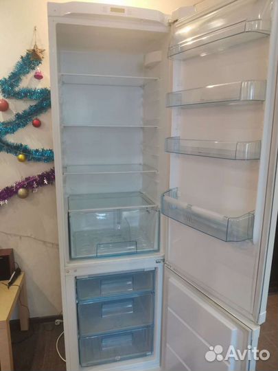 Продам холодильник Electrolux бу