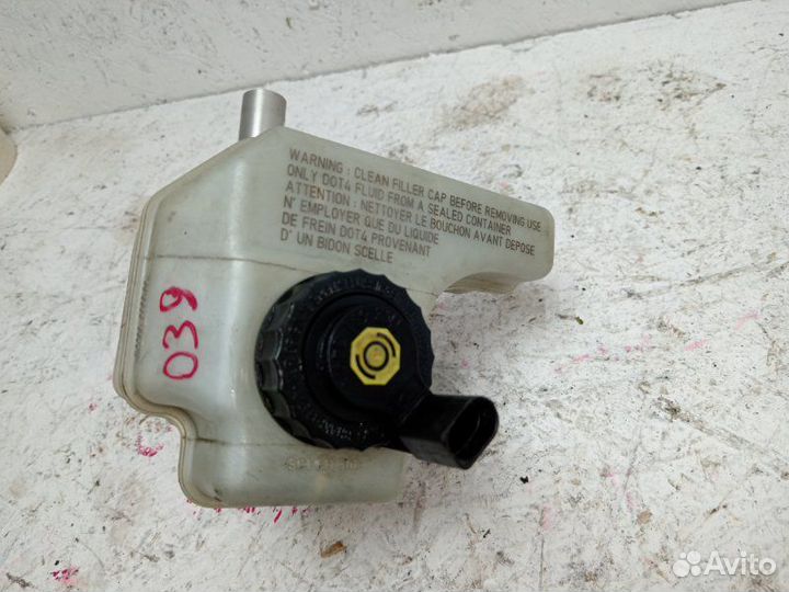 Главный тормозной цилиндр Volkswagen Passat Cc B6