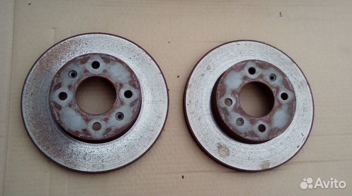 Тормозные диски передние на Hyundai Accent