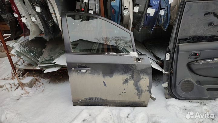 Дверь передняя правая Kia Carens 2006-2012