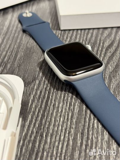 Apple Watch SE 2 44mm (3 месяца) акб 100