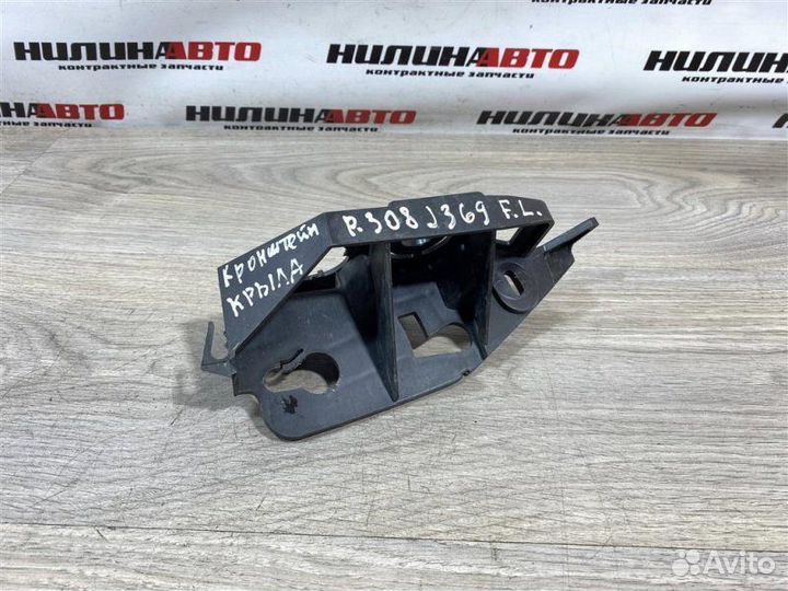 Кронштейн переднего бампера левый Peugeot 308 1.6