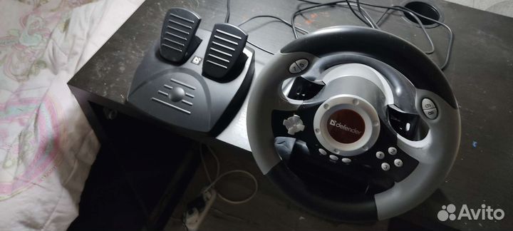 Игровой руль с педалями