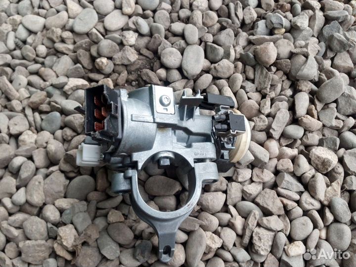 Замок зажигания Mitsubishi L200