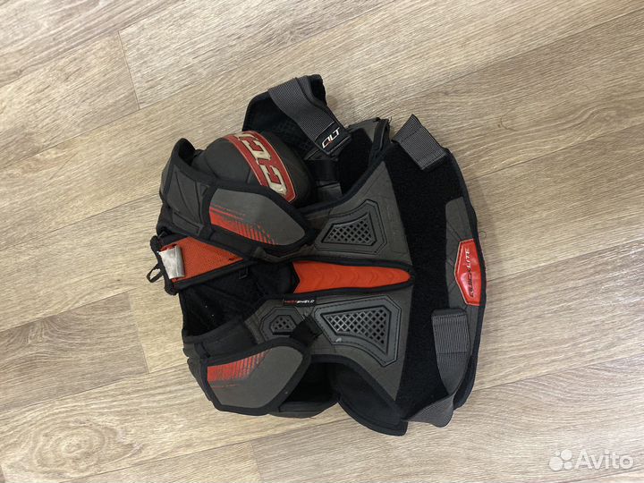 Нагрудник хоккейный