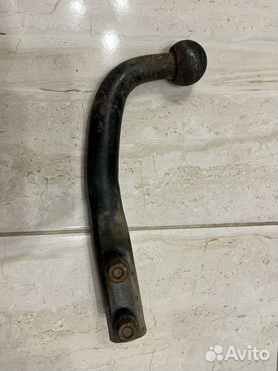 Буксировочный крюк ниссан