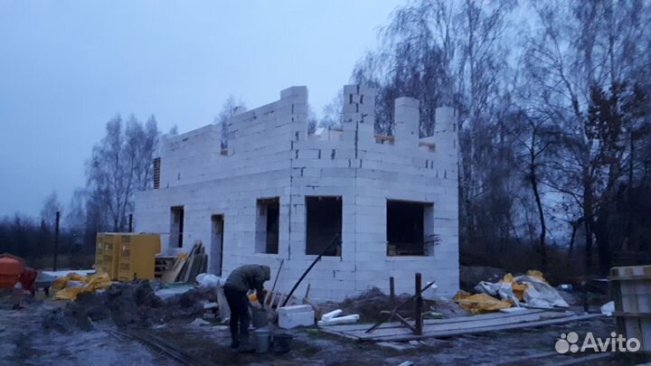 Кладка кирпича, пеноблока