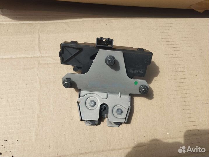 Volvo s40 замок крышки багажника