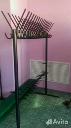 Гардеробная вешалка