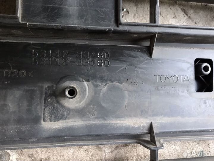 Решетка переднего бампера Toyota Camry 50 55