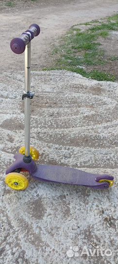 Самокат трехколесный