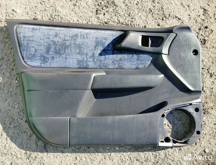 Обшивка передней левой двери Toyota Carina E