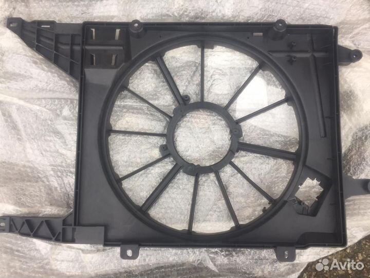 Диффузор вентилятора Renault Logan 2005-2014