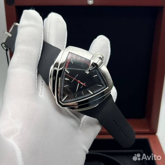 Часы Hamilton Ventura