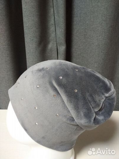 Шапка велюровая со стразами серая
