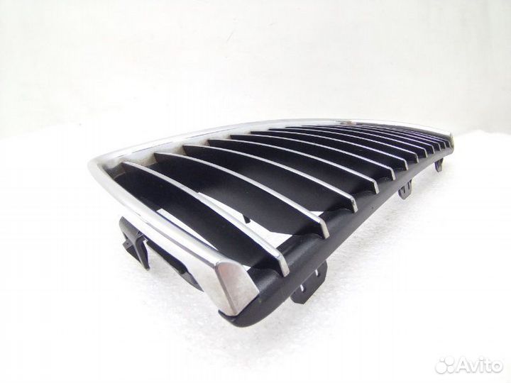 Решетка радиатора передняя правая Bmw 3-Series E90