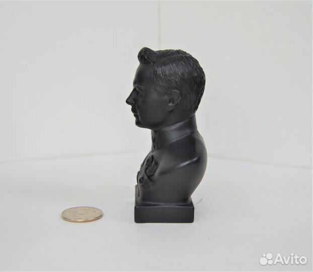 Бюст Ворошилов К. Е. чугун