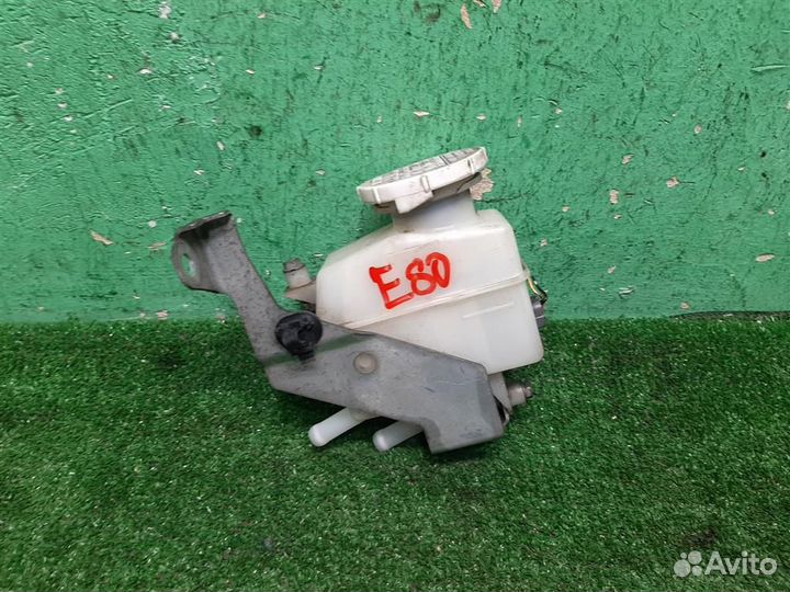 Бачок тормозной жидкости Mitsubishi Grandis 2008